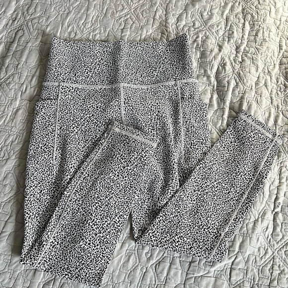 🩷ATHLETA SALUTATION STASH POCKET TEXTURED BLACK 7/8 TIGHTS LEGGINGS SIZE SMALL - Picture 10 of 10